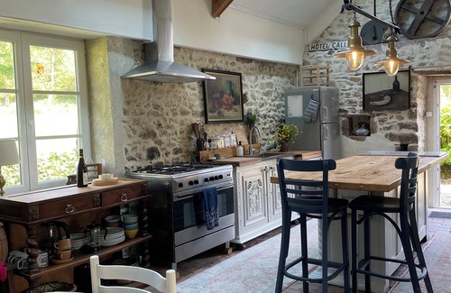 Saint-Martin-de-Cenilly Cabaña | Tower Cottage en gran finca privada