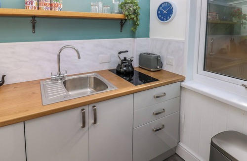 Pembroke Cabaña | TOWER COTTAGE, pet friendly, with a garden in Pembroke
