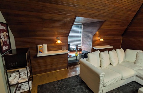 Tower Grove East Apartamento | Tower Grove 2 bedroom with two off street parking spots!