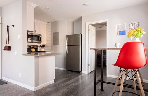Tower Grove East Apartamento | Tower Grove Bauhaus Beauty Near STL Attractions and Hospitals