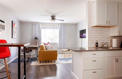 Tower Grove East Apartamento | Tower Grove Bauhaus Beauty Near STL Attractions and Hospitals
