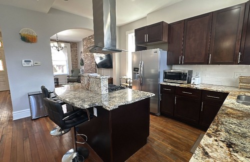 Tower Grove East Casa | Tower Grove House with Private Yard & 2 Car Garage