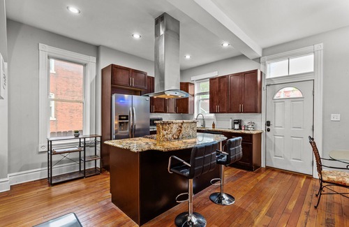 Tower Grove East Casa | Tower Grove House with Private Yard & 2 Car Garage