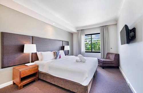 Darwin City Centre Apartamento | Towering Palms, A Seaside Balcony with Resort Pool