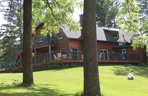 Birchwood Cabina | Towering Pine Cabin: Your Family’s Perfect Getaway