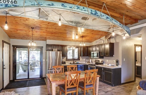 Rimrock Casa | Towering Timber Hideaway