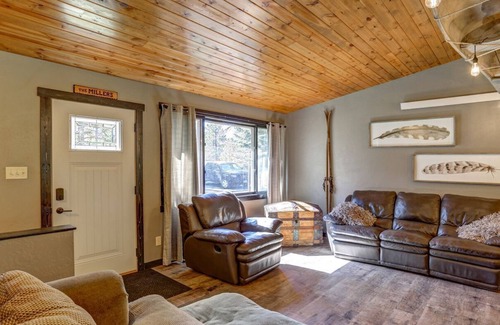 Rimrock Casa | Towering Timber Hideaway