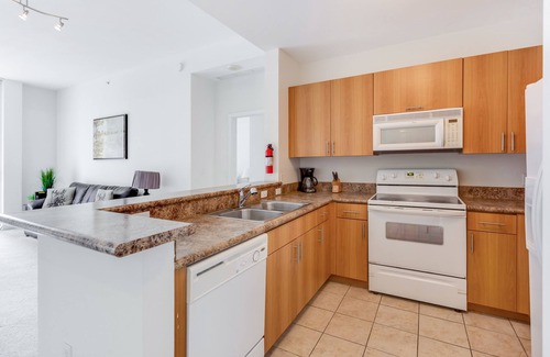 Glenvar Heights Condominio | Towers of Dadeland by Miami Vacations