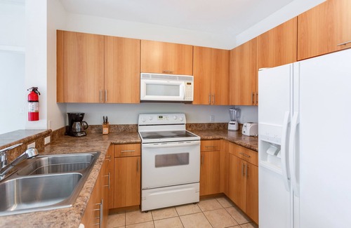 Glenvar Heights Condominio | Towers of Dadeland by Miami Vacations