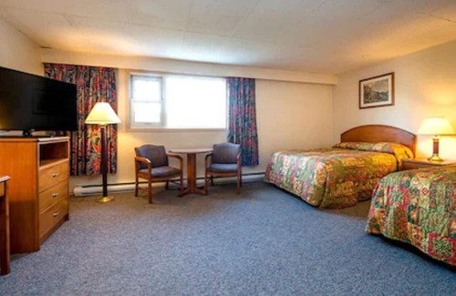 Whitehorse Hotel | Town and Mountain Hotel
