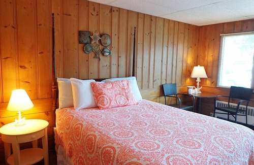 Falmouth Hotel | Town & Beach Motel