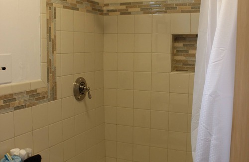 Falmouth Hotel | Town & Beach Motel