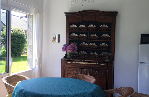 Huelgoat Casa | Town center house quiet terrace garden