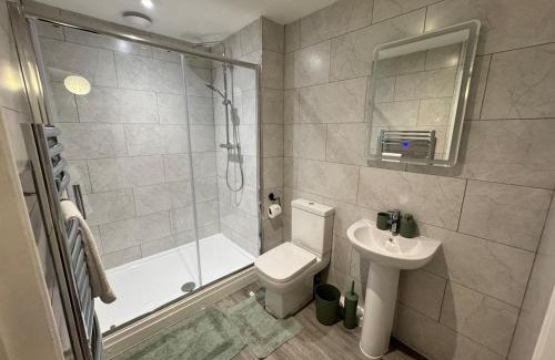 Huntingdon Apartamento | Town centre 1 Cozy king size bed ensuit shower