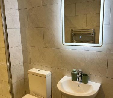 Huntingdon Apartamento | Town centre 1 Cozy king size bed ensuit shower