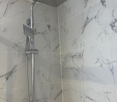 Huntingdon Apartamento | town centre 3, 1st floor, king bed entire flat