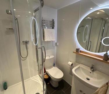 Cheltenham Apartamento | Town Centre Apartment with Hot Tub