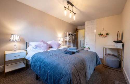 Shrewsbury Casa | Town Centre Cottage 3 Bedroom inc Parking (1 car)