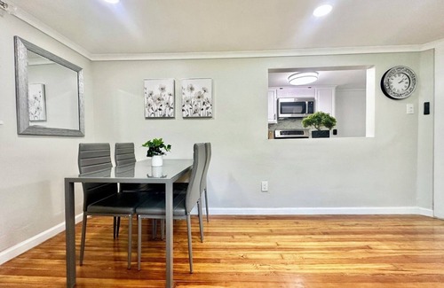 Newton Apartamento | Town & Country Andover 2nd Floor Area Apartment