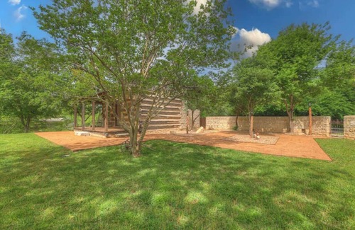 Fredericksburg Cabina | Town Creek Cabin Walk to Main St
