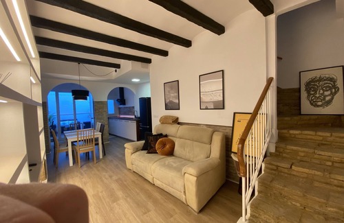 L'Hospitalet de Llobregat Casa | Casa adoasada a 20 minutos del centro de Barcelona