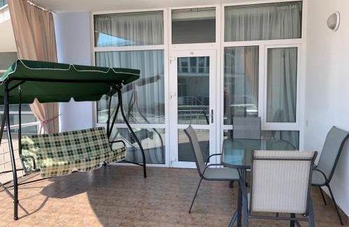 Karolino-Bugaz Apartamento | Town-house Golden Bugaz
