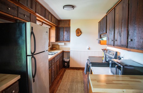 Wetmore Casa | Town Lake Hideaway: Golden Leaves & Crisp Air – Experience Fall at Town Lake!