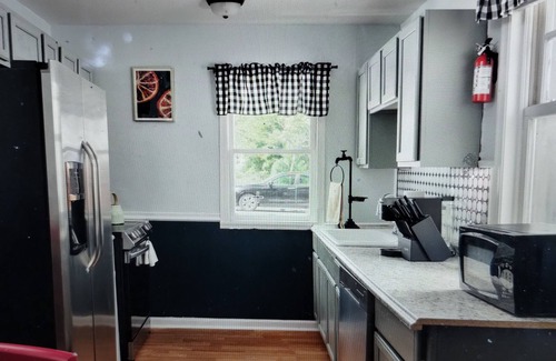 Front Royal Casa | Town Located Walkable Hiking Arcade & Firepit