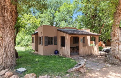 Manitou Springs Cabina | Town-N-Country Cottages