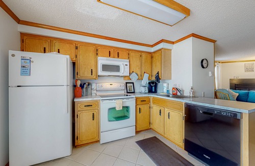 Fenwick Island Condominio | Town of Fenwick Island condo with dazzling sunrise views