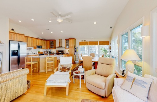 South Bethany Harbor Casa | Town of South Bethany Beach home with sunroom and water views - dogs ok