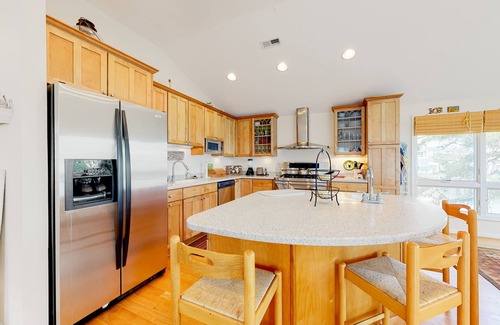 South Bethany Harbor Casa | Town of South Bethany Beach home with sunroom and water views - dogs ok