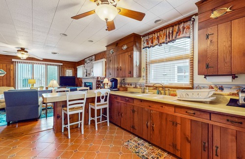 South Bethany Harbor Casa | Town of South Bethany waterfront home with boat ramp - 5-min walk to beach