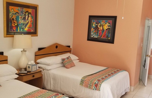 Downtown Nassau Hotel | Towne Hotel