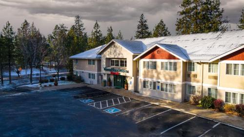 Southern Crossing Hotel | TownePlace Suites Old Mill District, Bend Near Mt Bachelor