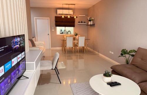 Pruksa Ville Lanna Casa | Townhome 3BR 2baths near Airport and Old town