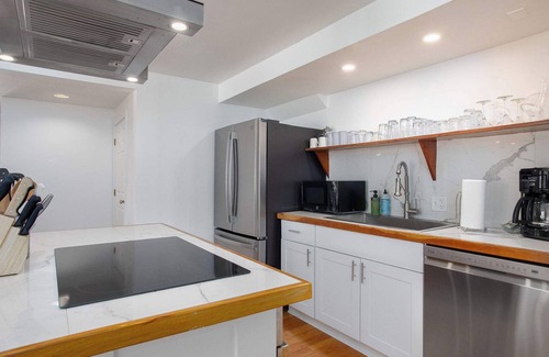 Egremont Casa | Townhome Connected To Historic Inn & Music Venue