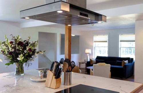 Egremont Casa | Townhome Connected To Historic Inn & Music Venue