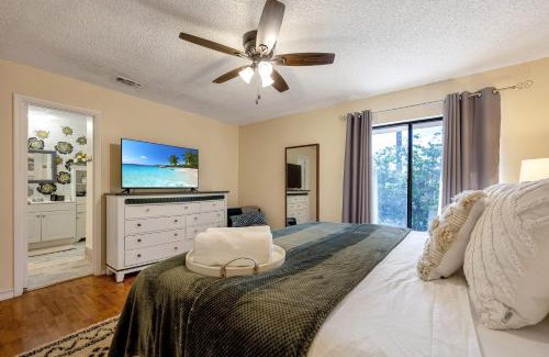 BallenIsles Casa | Townhome in PBG, king bed, pergola, BBQ & fire pit