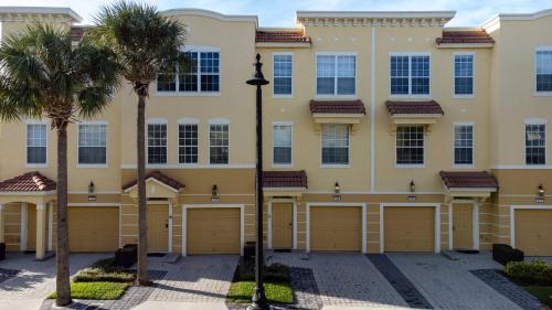 Florida Central Atlantic Coast Casa | Townhome in resort 3 suits