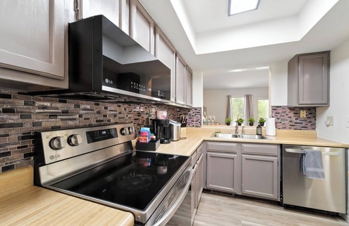 Columbia Casa | Townhome Mins to Hospitals*District*Mizzou*Parks