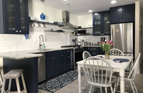 Wilmington Casa | Casa adosada cerca de la playa de Wrightsville; Uso gratuito de bicicletas, sillas de playa, refrigerador.