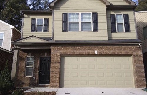 McDonough Casa | Townhome nestled in Henry County