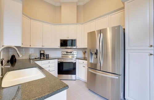 Gainesville Casa | Townhome w/ Patio < 5 Mi to UF Campus!