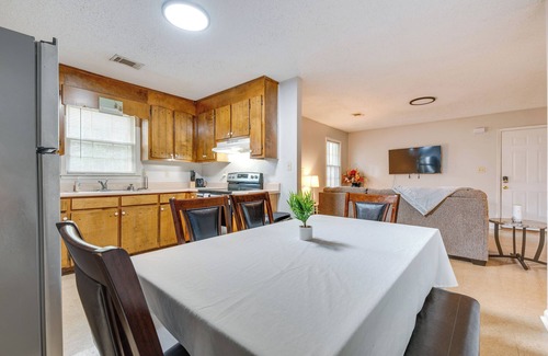 Cedartown Casa | Townhome w/ Porch: 2 Mi to Central Cedartown!