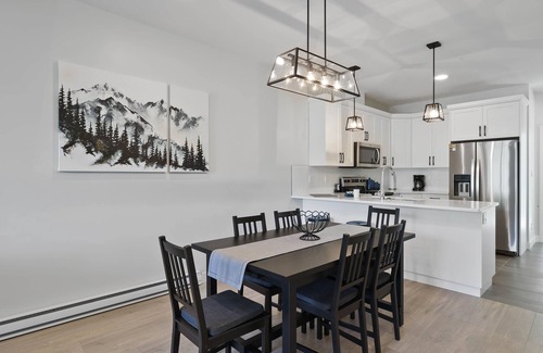 Sun Peaks Casa | Townhome with Garage, 3 Bedrooms and Hot Tub