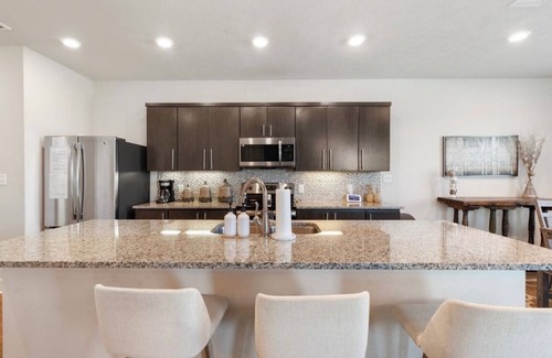 Wellborn Casa | Nuevo Townhome con un instinto contemporáneo! ¡Ruta corta y recta hacia A & M!