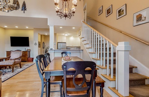 Proctorsville Casa | Townhome with patio & on-site pool, hot tub, sauna & tennis access
