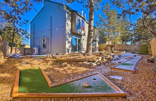 Mountain View District Casa | Townhome with Putting Green about 4 Mi to Old Mill!