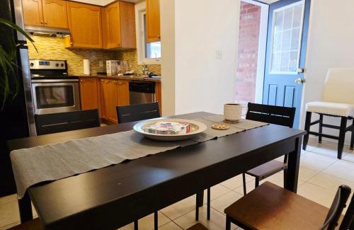 Downsview Casa | Townhouse - 3 Bedrooms - 4 beds - Free Parking, Wifi, Netflix